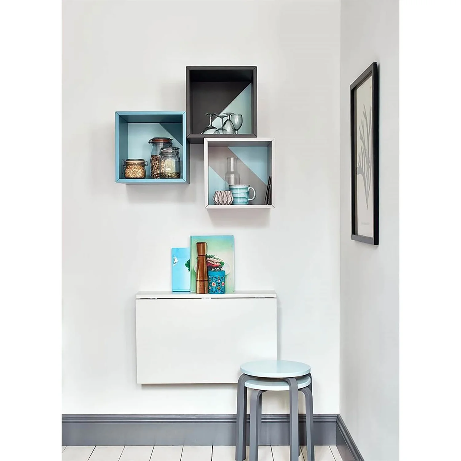 Dulux Matt Emulsion Paint White Cotton - 5L 2 Dulux Matt Emulsion Paint White Cotton - 5L - Image 2