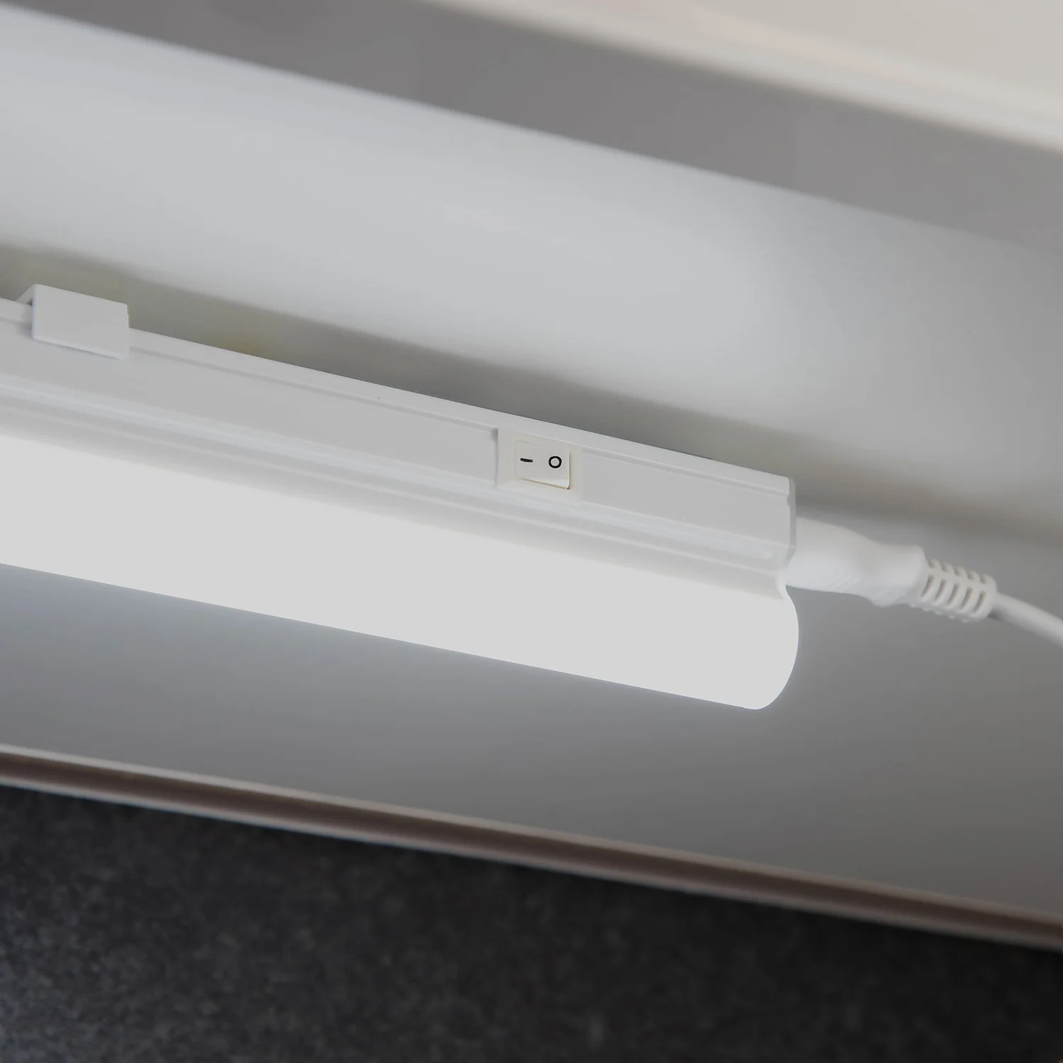 Arlec 8W Cool White Bar Light 5 Arlec 8W Cool White Bar Light - Image 5