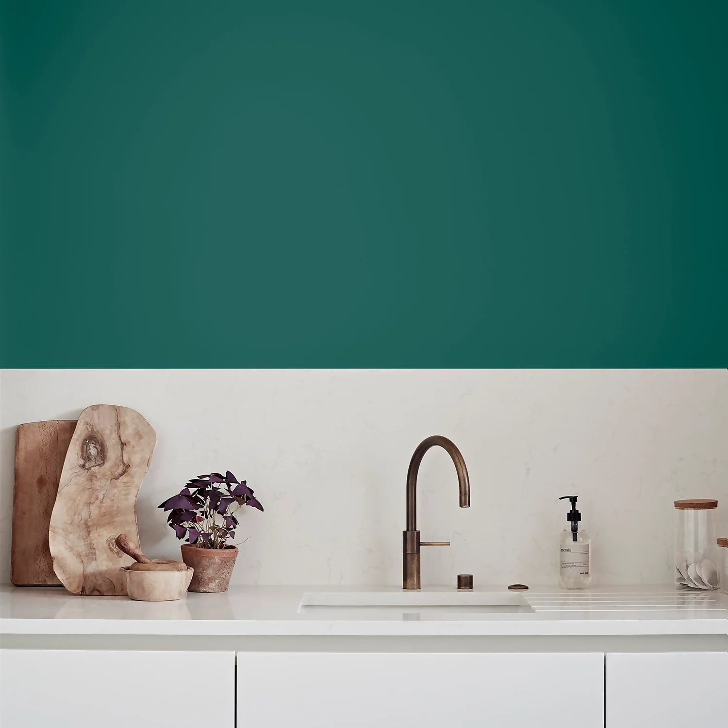 Crown Easyclean®Greaseguard+ Kitchen Matt Washable Multi Surface Paint Emerald Vision® - 2.5L 3 Crown Easyclean®Greaseguard+ Kitchen Matt Washable Multi Surface Paint Emerald Vision® - 2.5L - Image 3