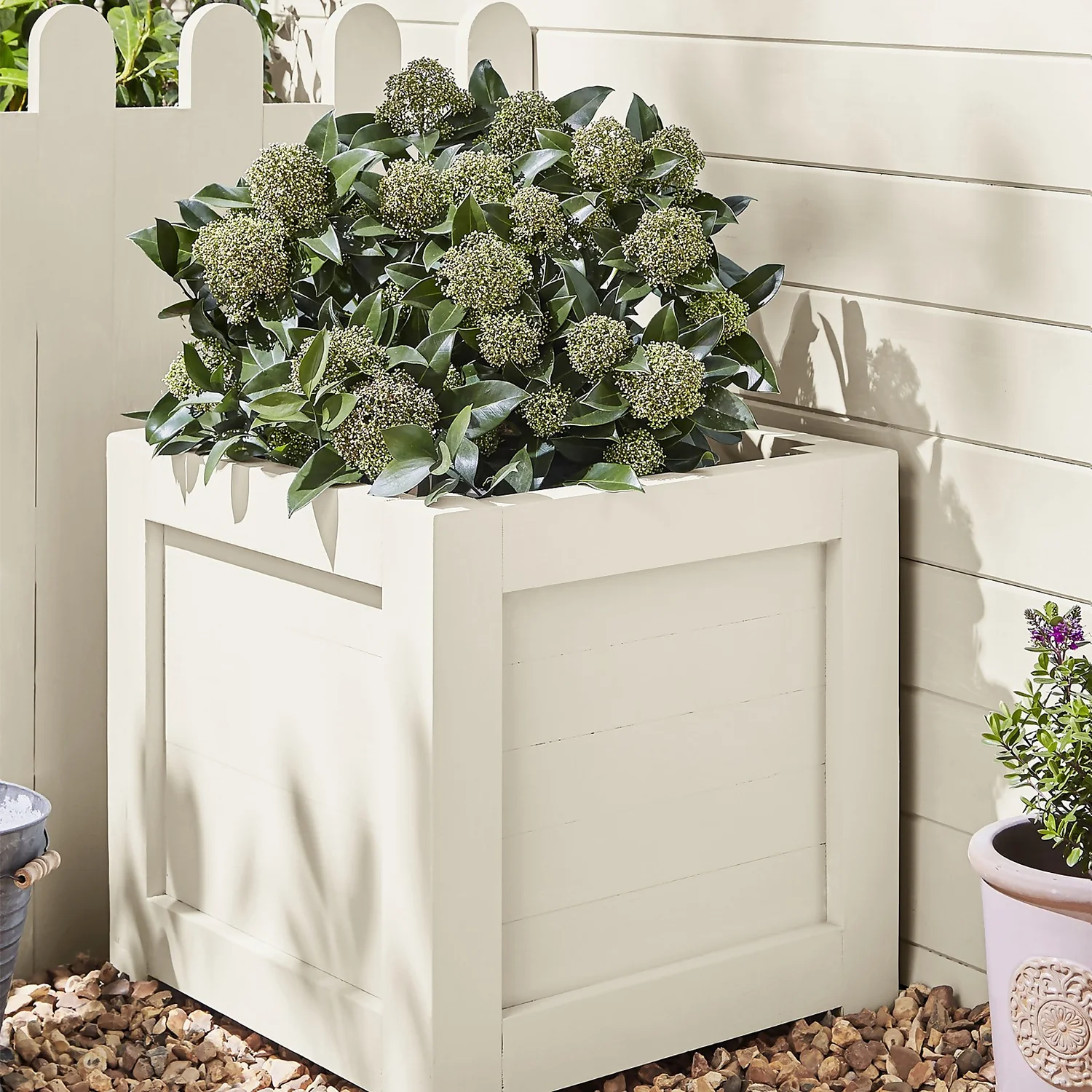 Laura Ashley Eggshell Garden Paint Ivory - 2.5L 2 Laura Ashley Eggshell Garden Paint Ivory - 2.5L - Image 2