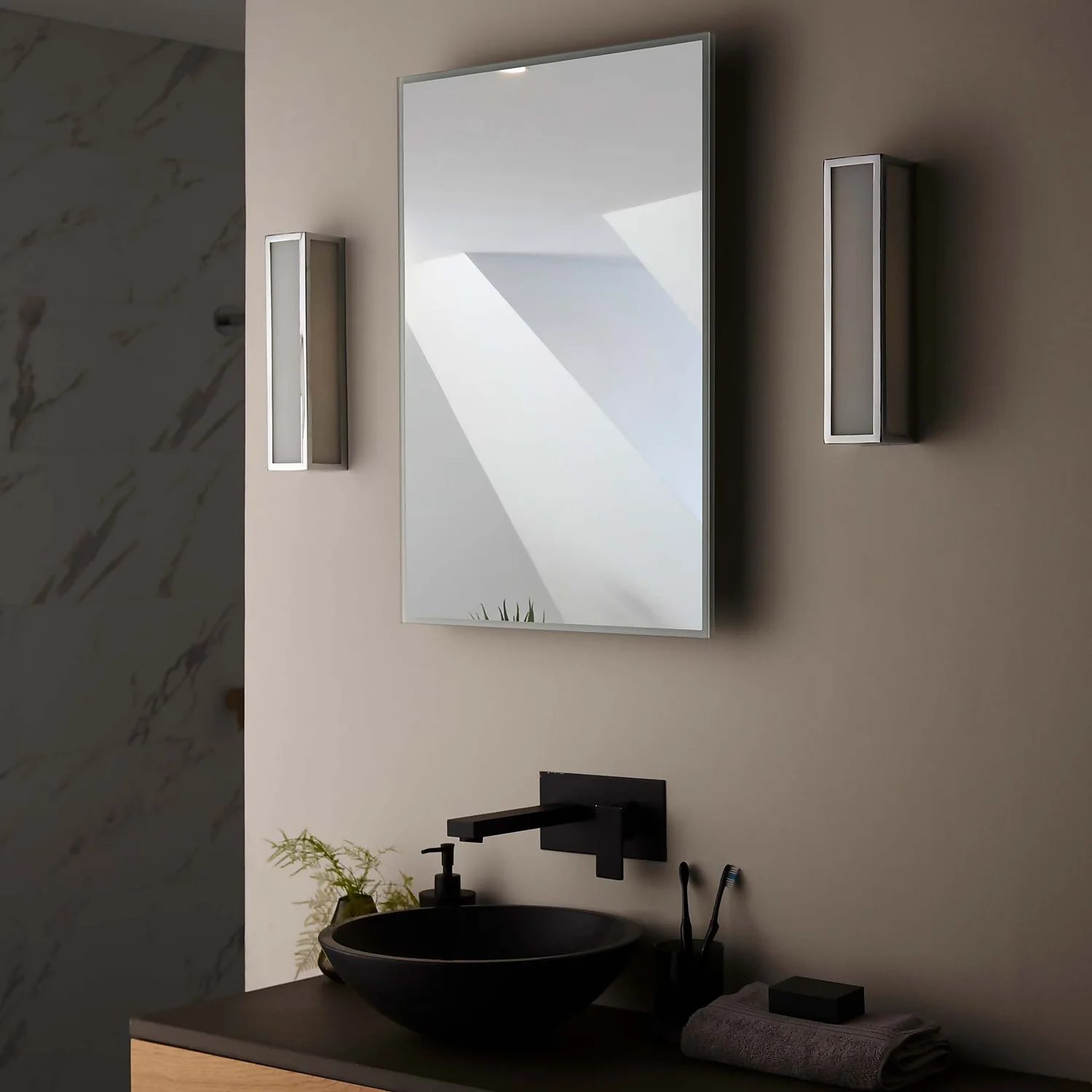 Daltra Large Bathroom Wall Light - Chrome Effect 5 Daltra Large Bathroom Wall Light - Chrome Effect - Image 5