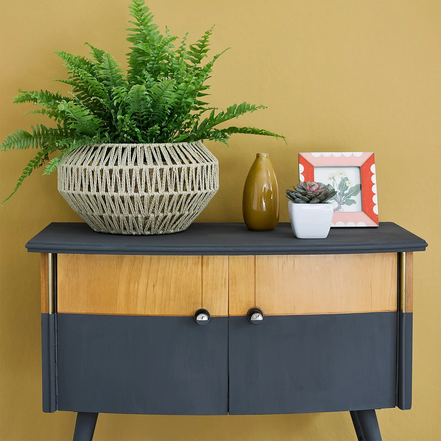 Rust-Oleum Matt Furniture Paint Graphite - 125ml 2 Rust-Oleum Matt Furniture Paint Graphite - 125ml - Image 2